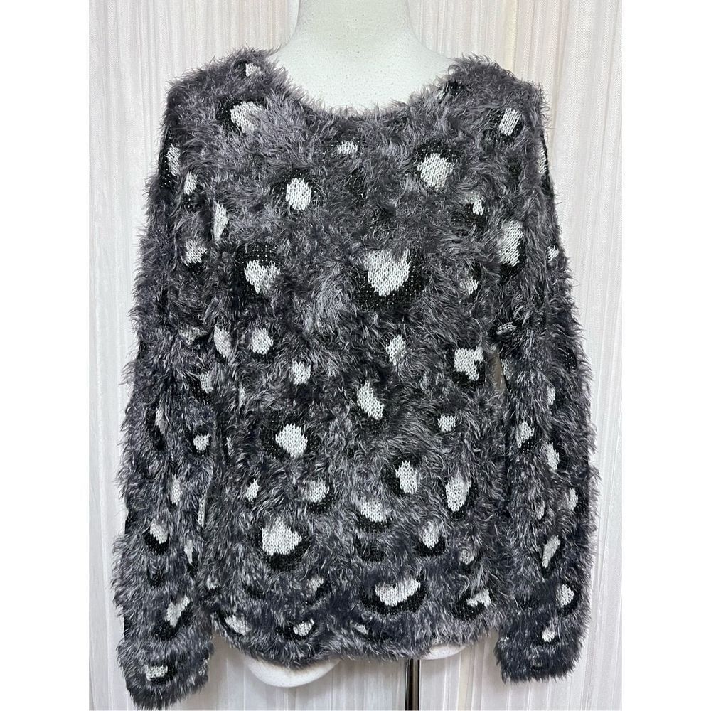 Item & Thread NWT Gray Eyelash Leopard Long Sleeve Sweater Size Small